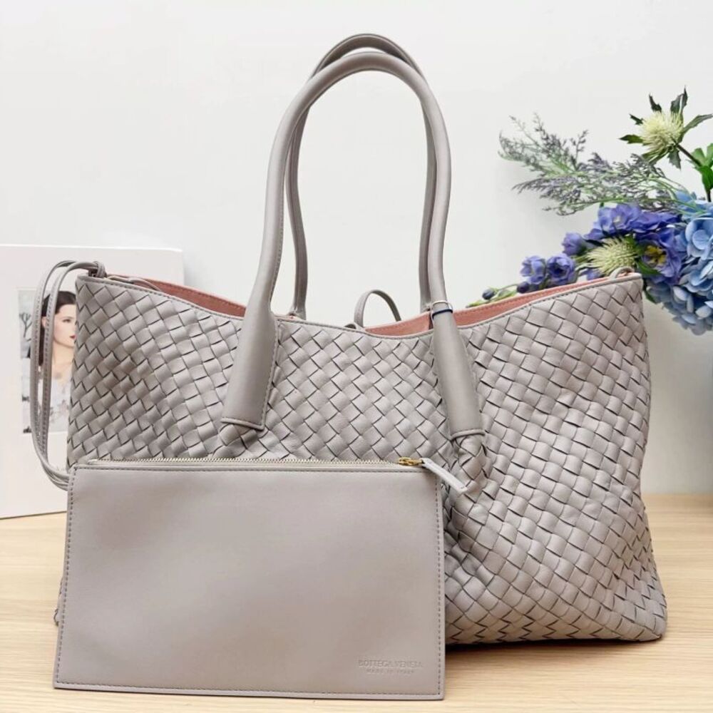 Bottega Veneta Women Pre-Loved Bag Very Good Condition
